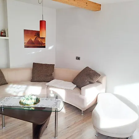 Lisa Apartment *